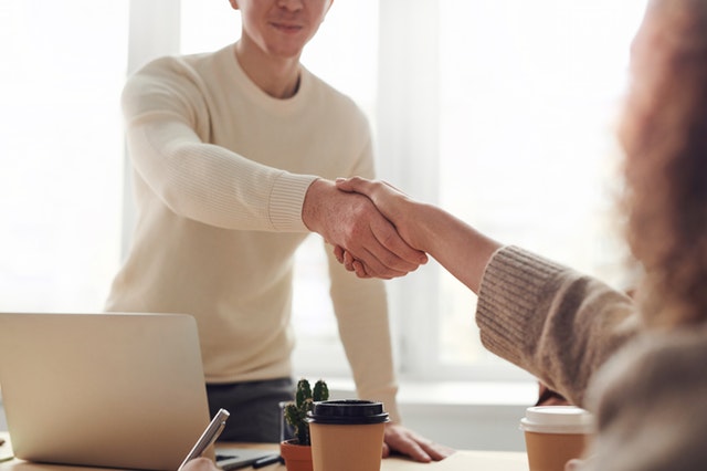 landlord-shaking-hands-with-tenant-screening-process
