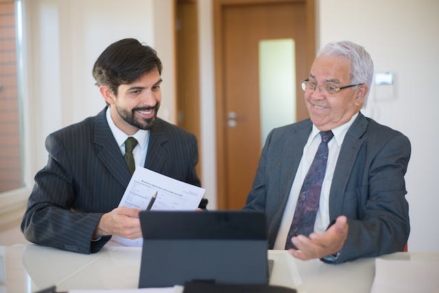 pexels-kampus-production-8815880 landlord-talking-to-investor