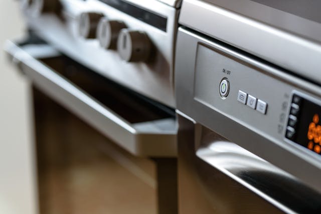 pexels-wdnet-213162 kitchen-amenities